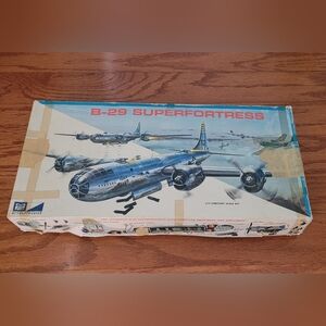 B-29 Superfortress Model Kit MPC - Airplane Parts / Incomplete ○•°